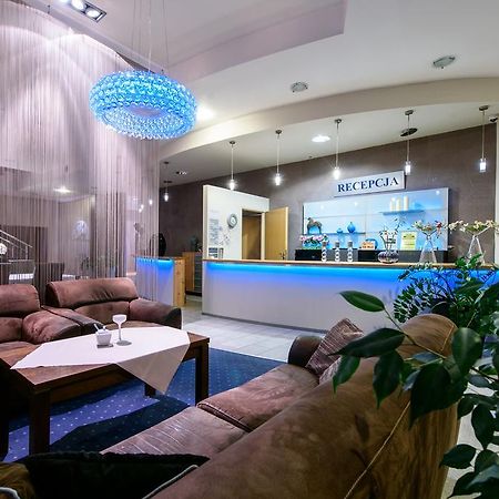 Hotel Nowy Dwor Trzebnica Exterior foto