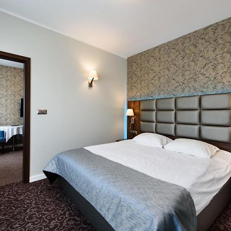 Hotel Nowy Dwor Trzebnica Exterior foto