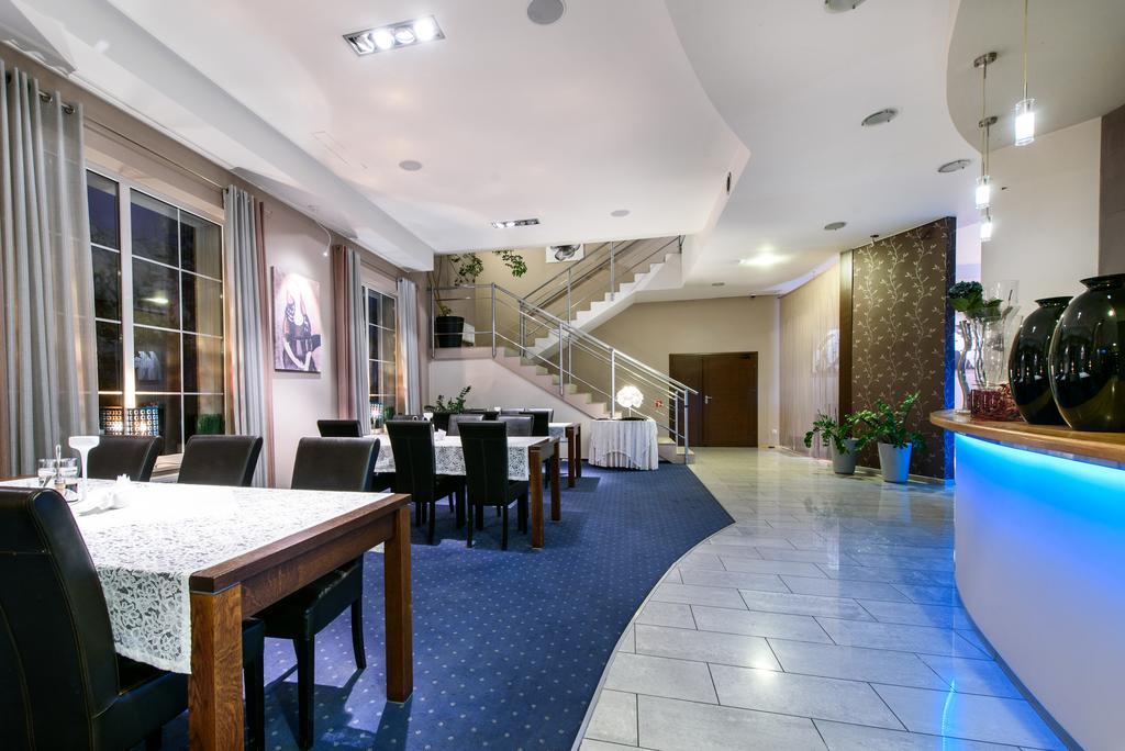 Hotel Nowy Dwor Trzebnica Exterior foto