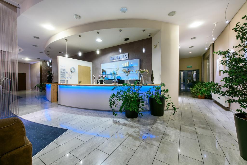 Hotel Nowy Dwor Trzebnica Exterior foto