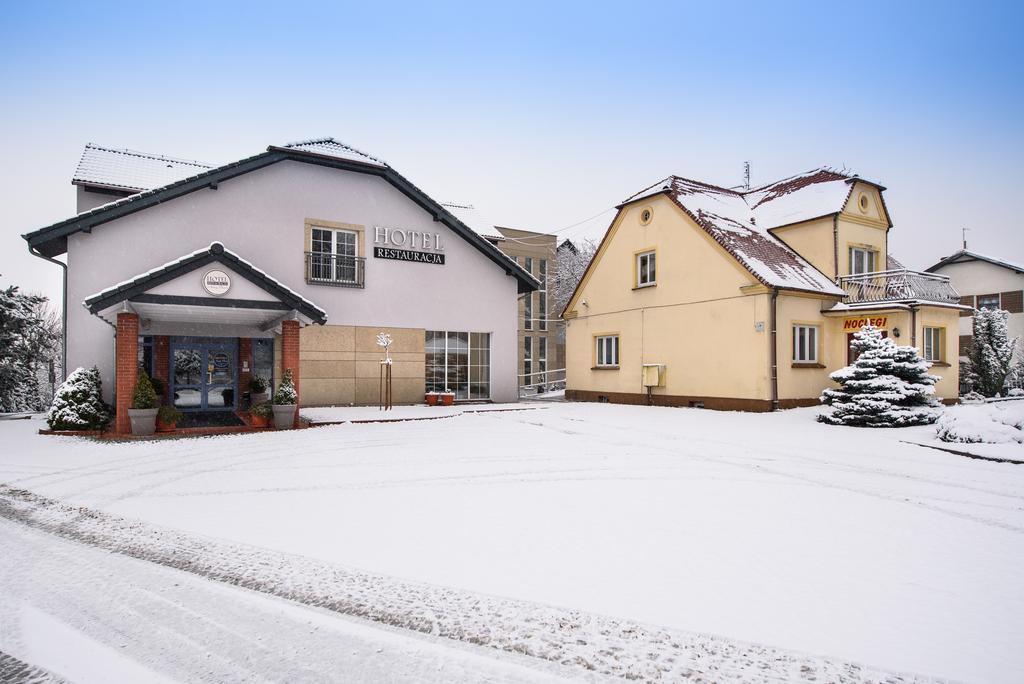 Hotel Nowy Dwor Trzebnica Exterior foto