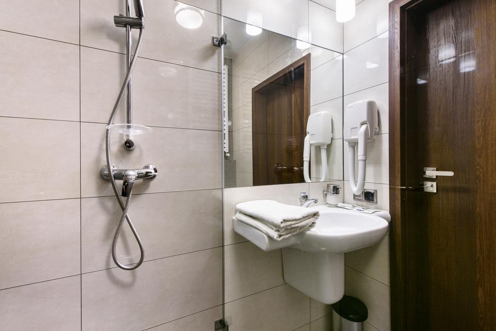 Hotel Nowy Dwor Trzebnica Exterior foto