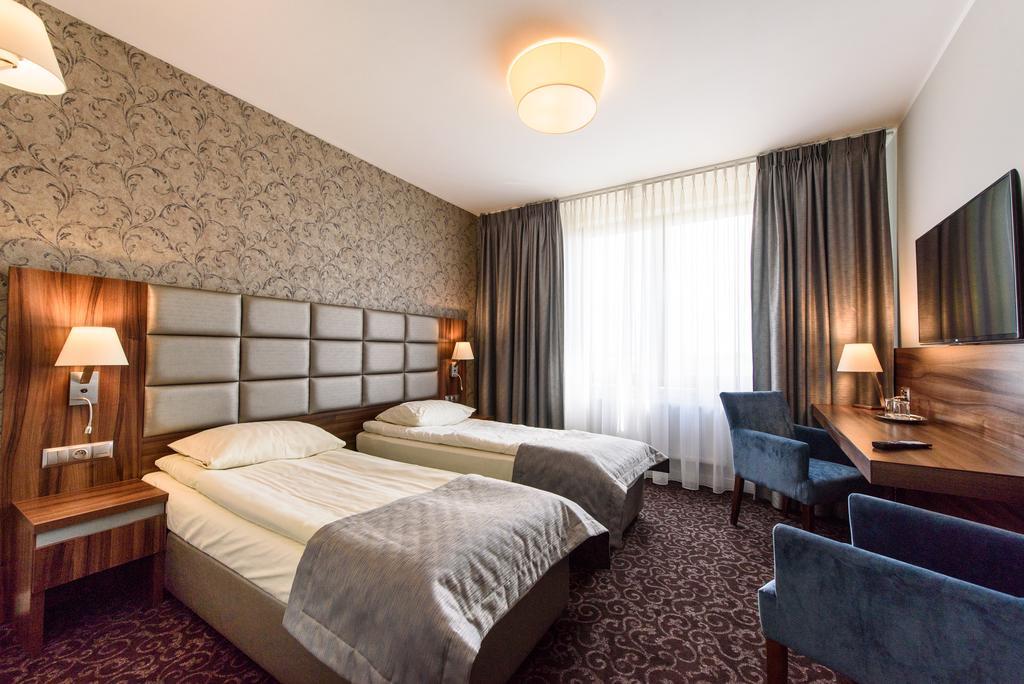 Hotel Nowy Dwor Trzebnica Exterior foto