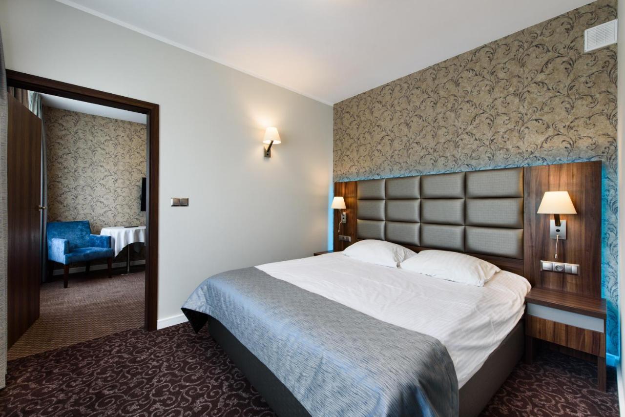 Hotel Nowy Dwor Trzebnica Exterior foto